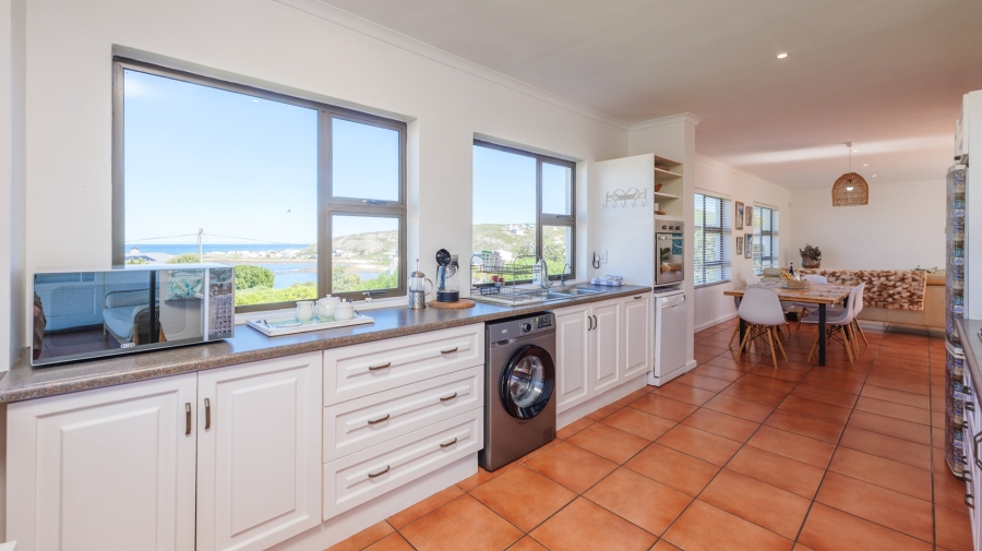 4 Bedroom Property for Sale in Oceanview Heights Western Cape